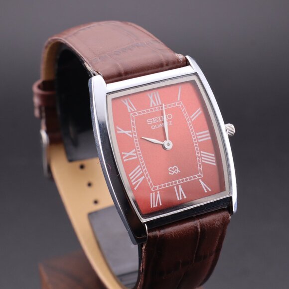 Vintage Seiko Slim Tonneau Tank  Quartz Gentlemen's Wrist Watch  - FREE SHIPPING - Picture 1 of 13